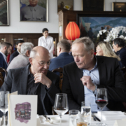 Dirk Niebel Bundesminister a.D. angeregt im Gespräch mit Dr. Gregoy Gysi